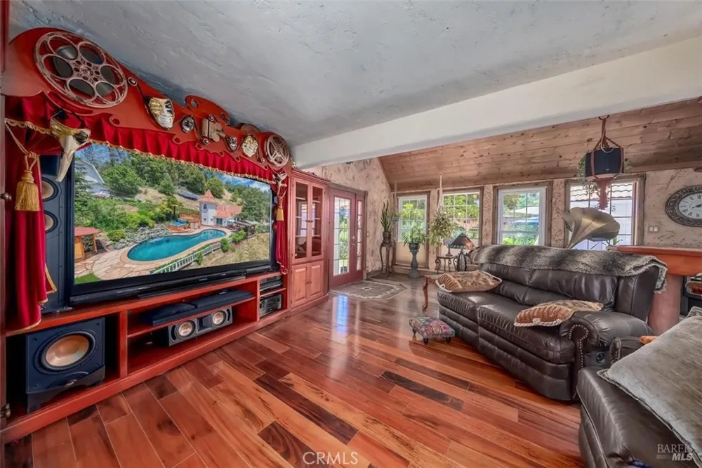 19400 Scenic Drive Redwood Valley, CA 95470