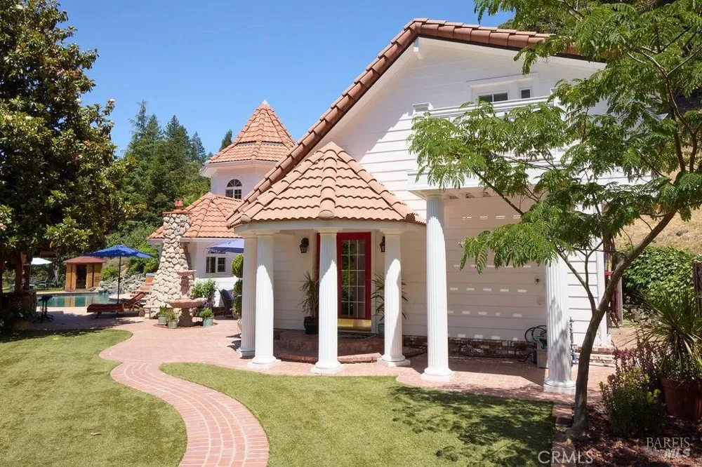 19400 Scenic Drive Redwood Valley, CA 95470