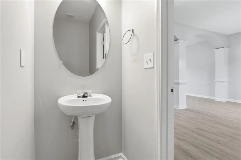 8642 Thomas Lane Riverdale, GA 30274