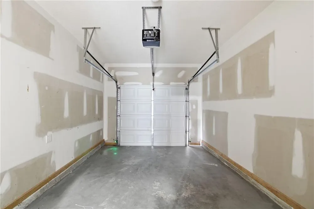 8642 Thomas Lane Riverdale, GA 30274