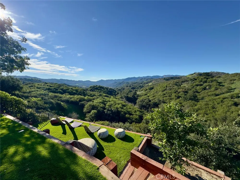 21004 Mendenhall Ct Topanga, CA 90290