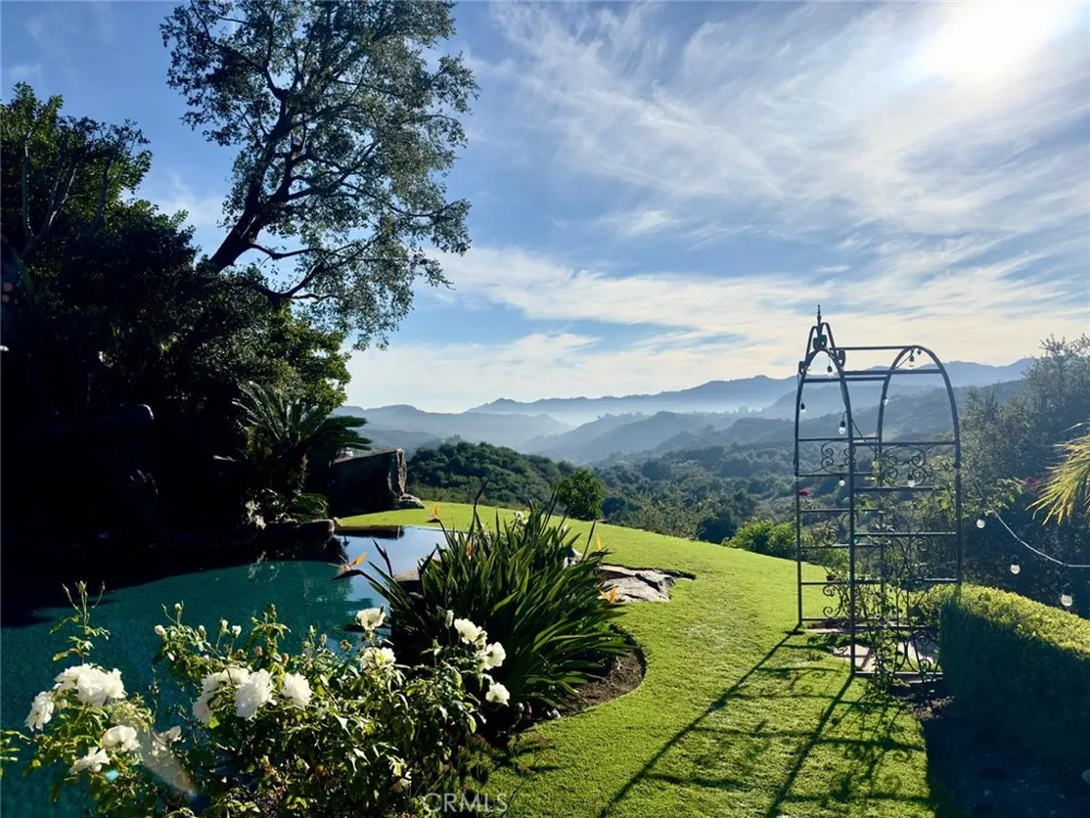 21004 Mendenhall Ct Topanga, CA 90290