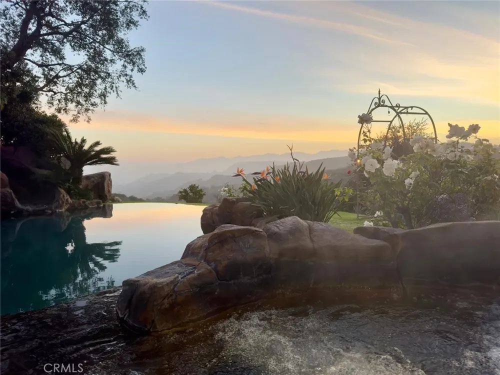 21004 Mendenhall Ct Topanga, CA 90290