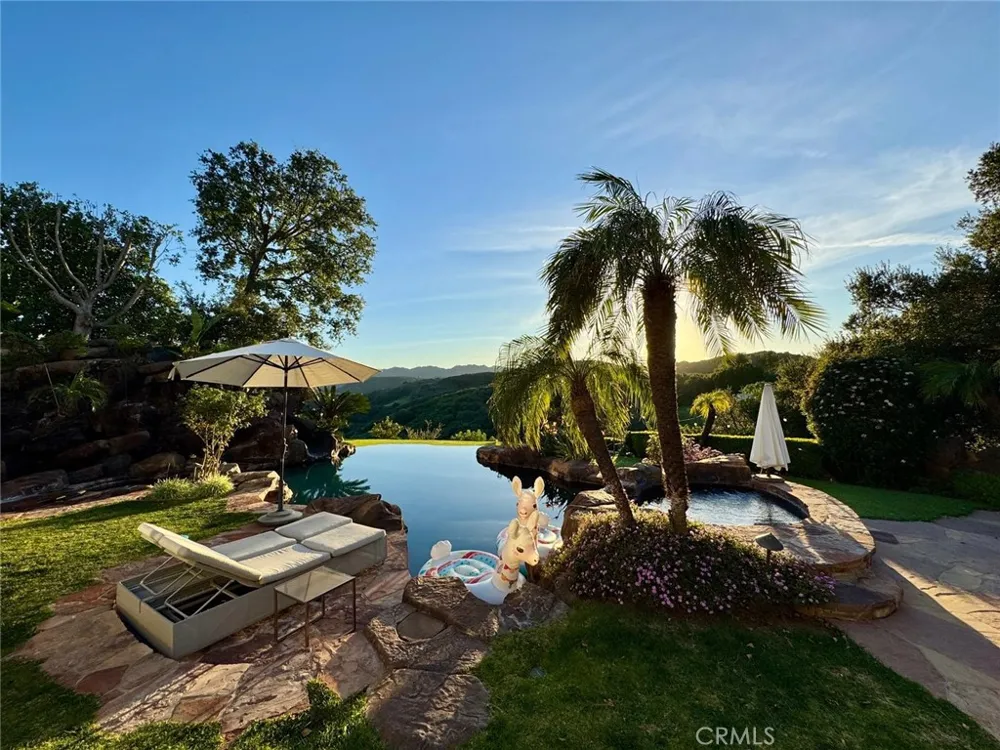 21004 Mendenhall Ct Topanga, CA 90290