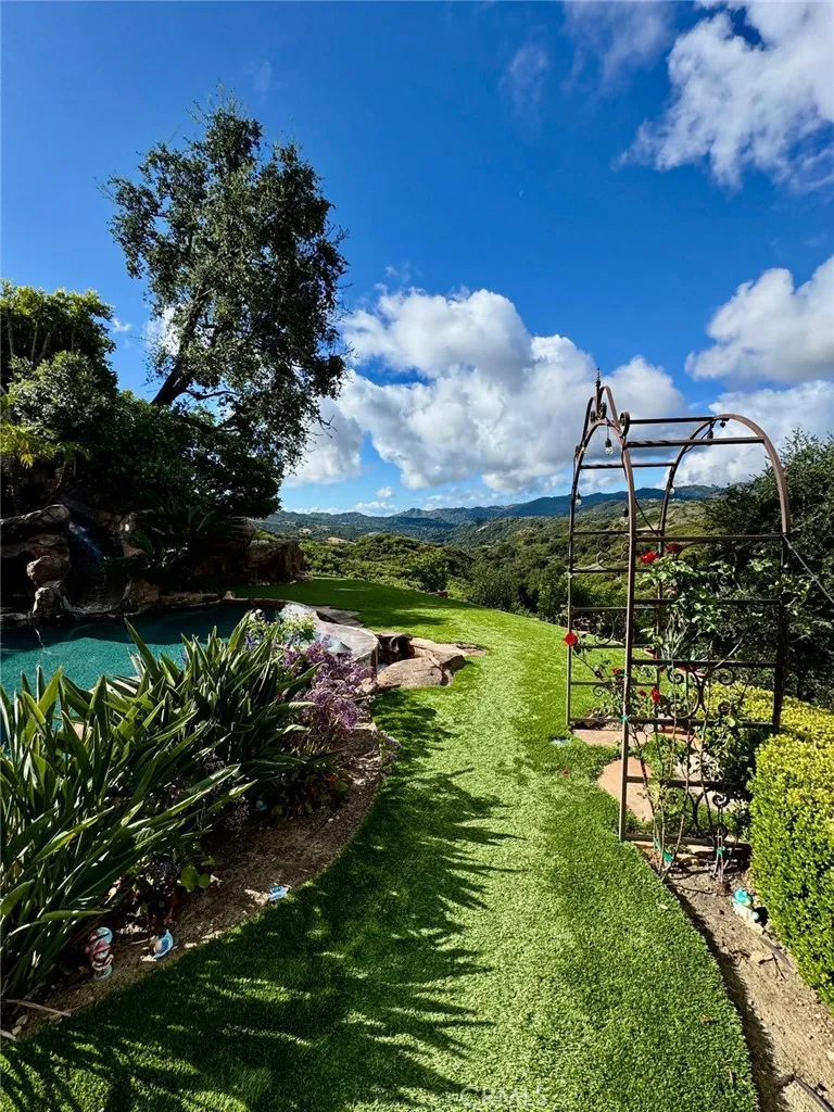 21004 Mendenhall Ct Topanga, CA 90290