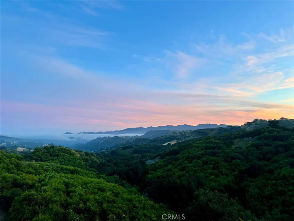 21004 Mendenhall Ct Topanga, CA 90290