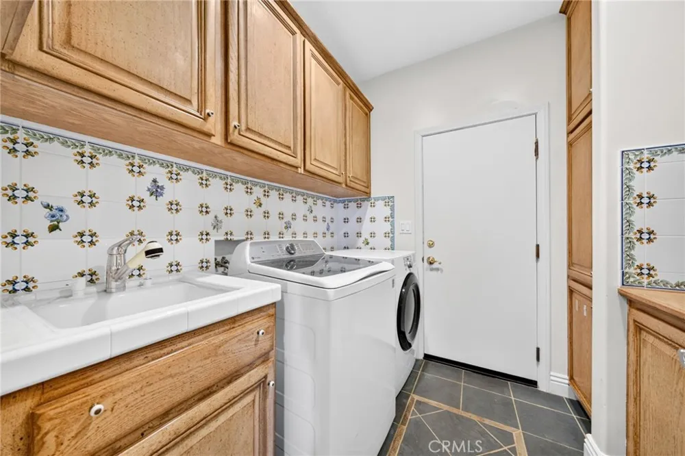 21004 Mendenhall Ct Topanga, CA 90290
