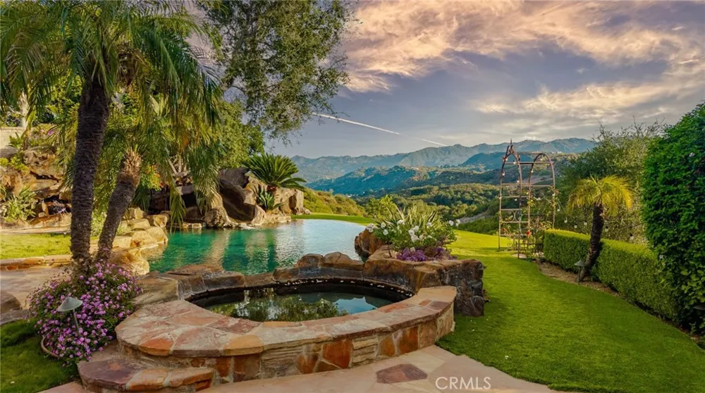 21004 Mendenhall Ct Topanga, CA 90290