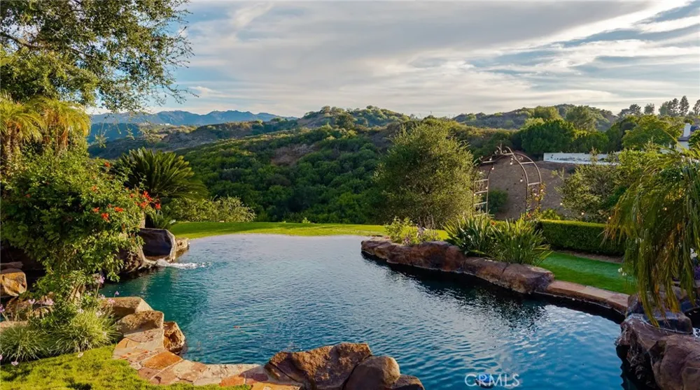 21004 Mendenhall Ct Topanga, CA 90290