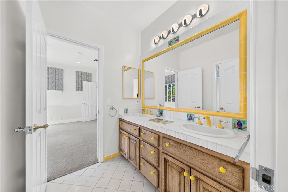 21004 Mendenhall Ct Topanga, CA 90290