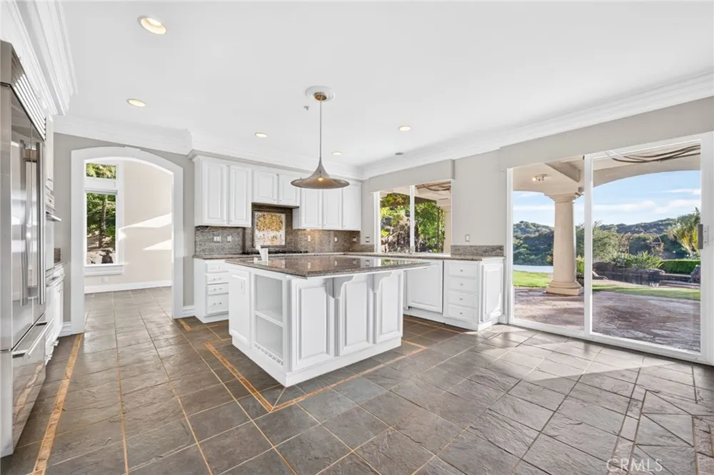 21004 Mendenhall Ct Topanga, CA 90290