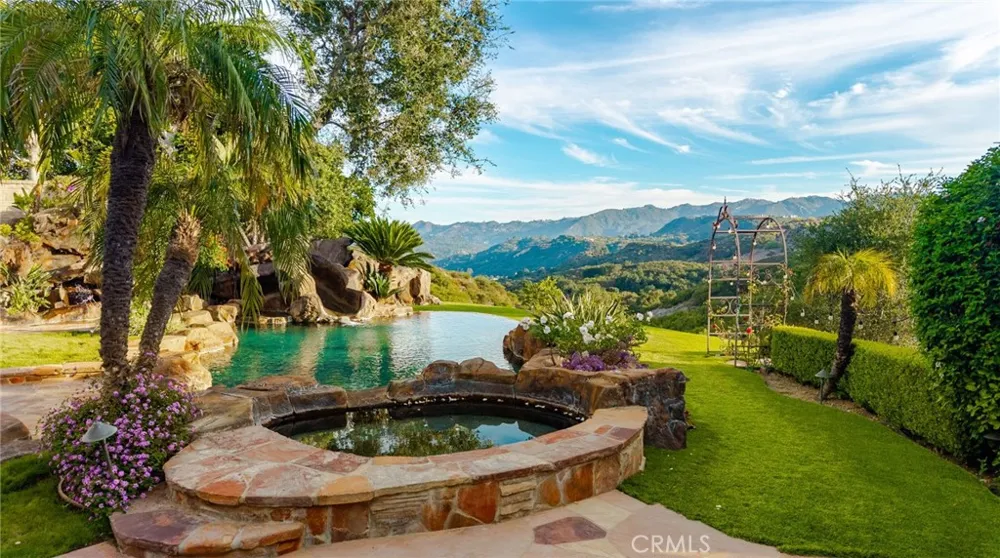 21004 Mendenhall Ct Topanga, CA 90290