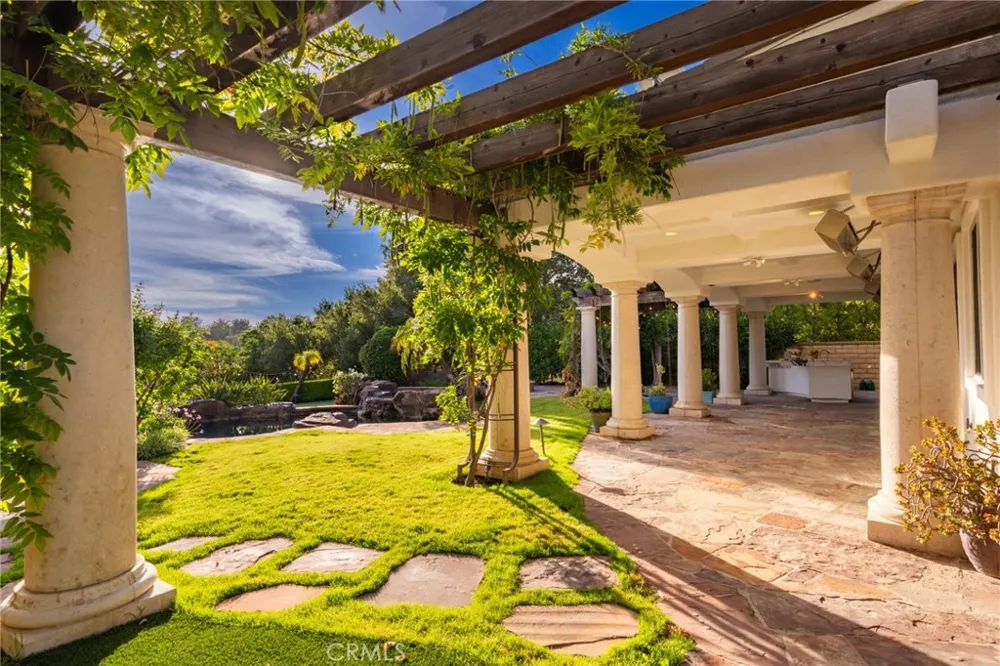 21004 Mendenhall Ct Topanga, CA 90290
