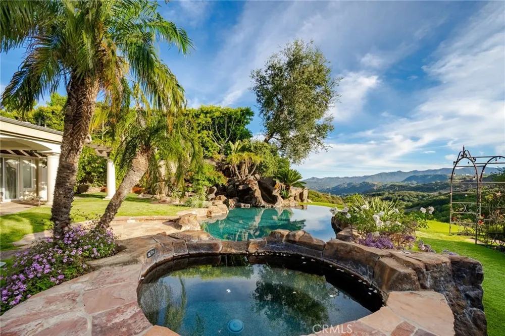 21004 Mendenhall Ct Topanga, CA 90290