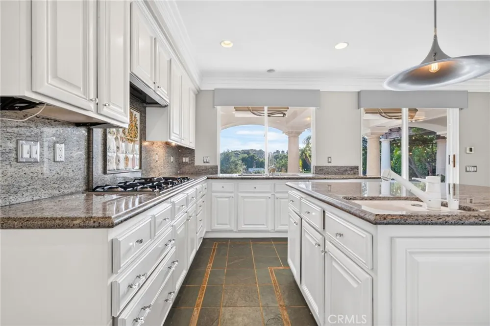 21004 Mendenhall Ct Topanga, CA 90290