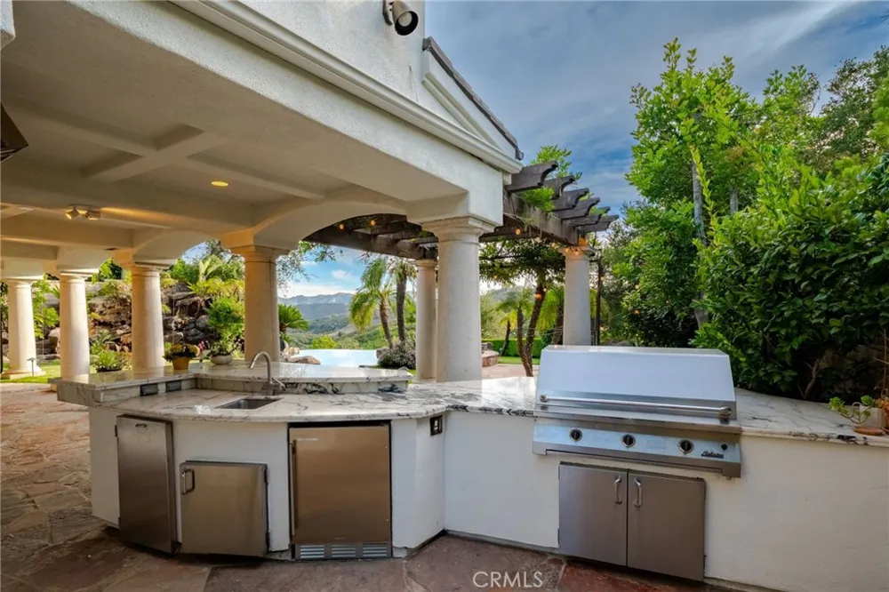 21004 Mendenhall Ct Topanga, CA 90290
