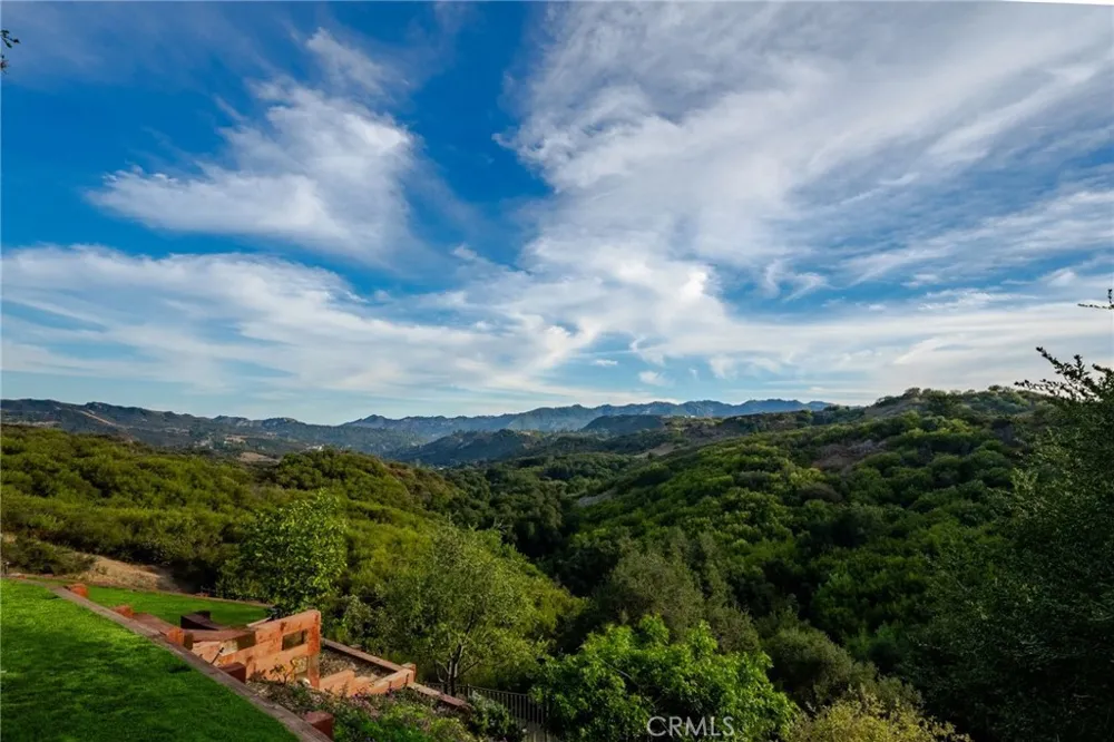 21004 Mendenhall Ct Topanga, CA 90290
