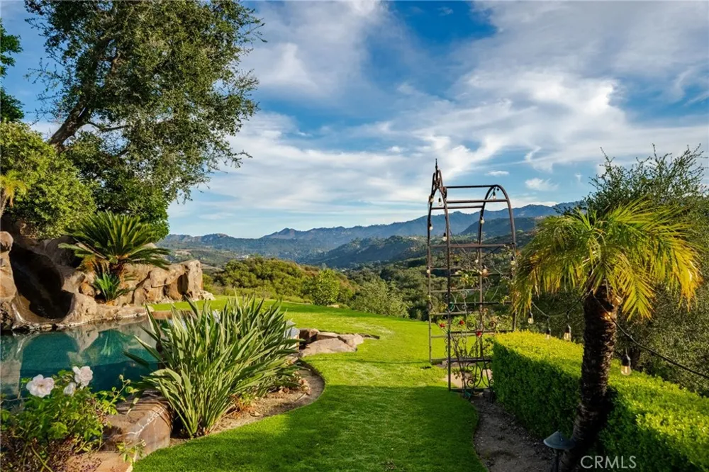 21004 Mendenhall Ct Topanga, CA 90290