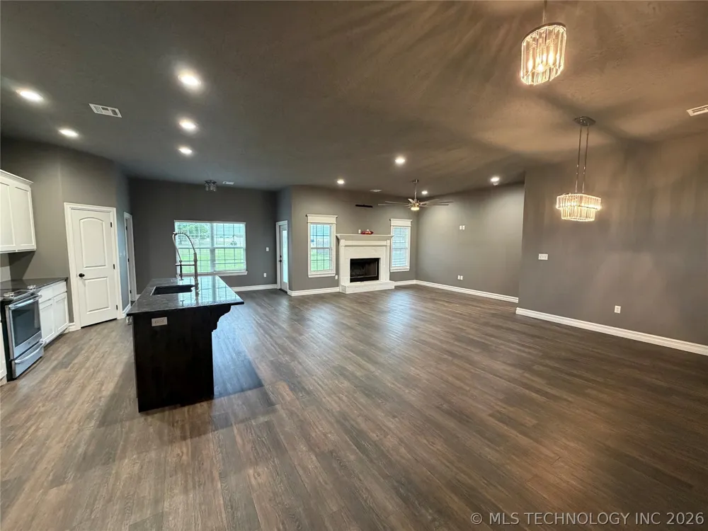 73 E 498 CIRCLE Pryor, OK 74361