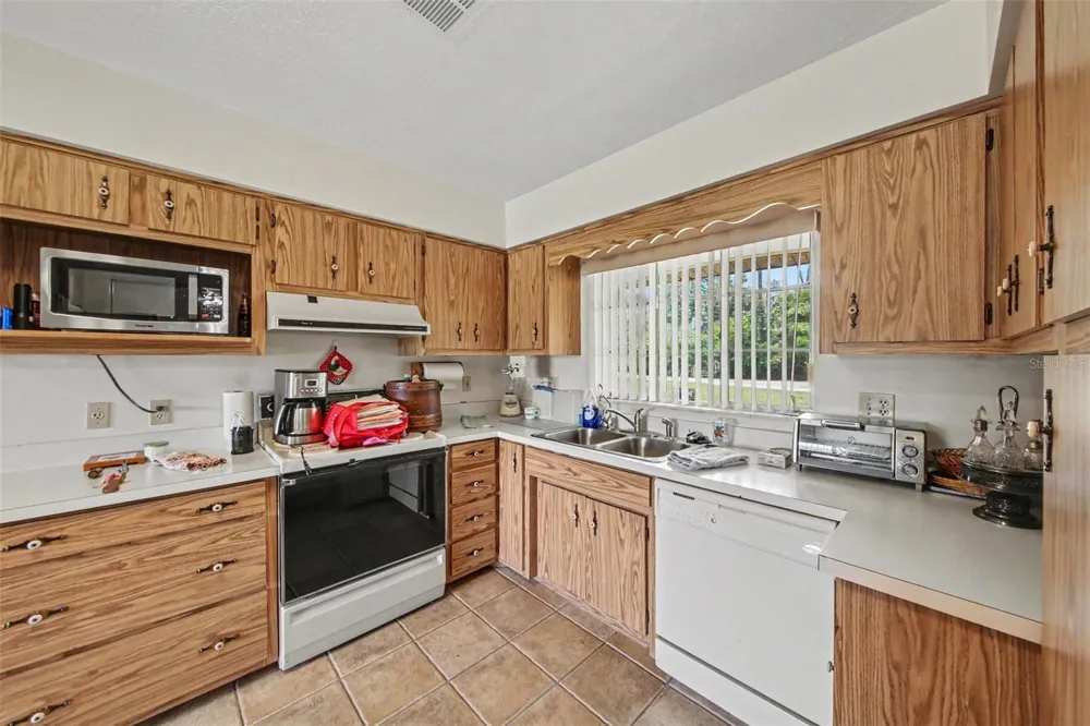 230 S CRYSTAL DRIVE Sanford, FL 32773