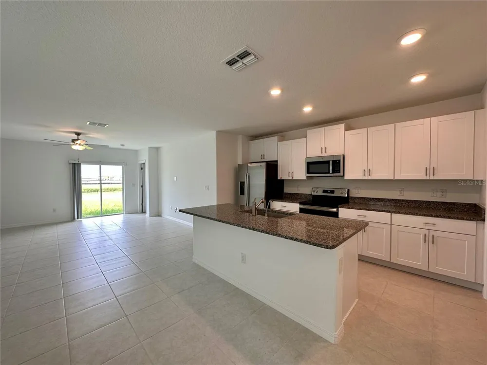 11131 RADIANT SHORE LOOP San Antonio, FL 33576