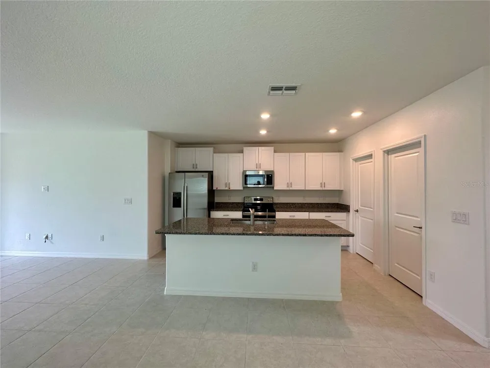11131 RADIANT SHORE LOOP San Antonio, FL 33576