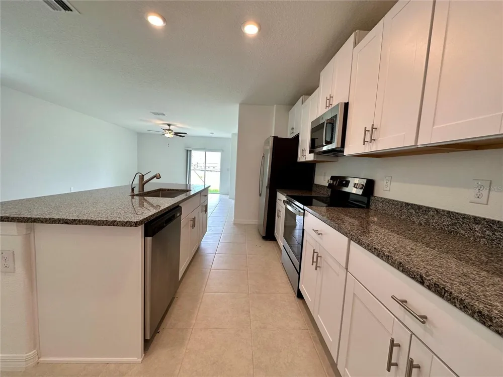 11131 RADIANT SHORE LOOP San Antonio, FL 33576