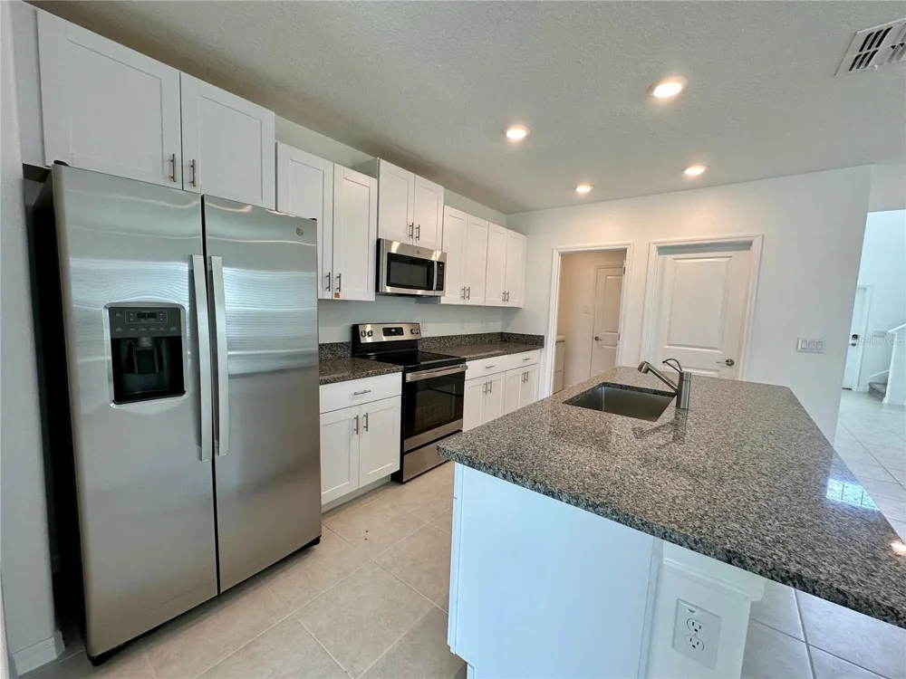 11131 RADIANT SHORE LOOP San Antonio, FL 33576