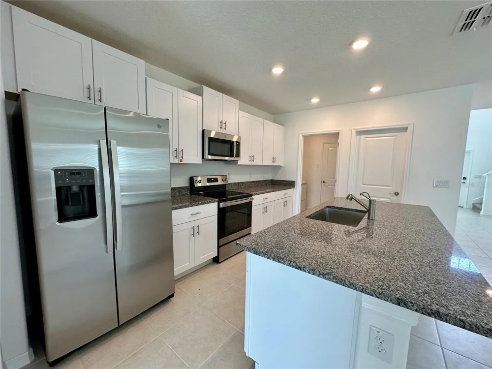 11131 RADIANT SHORE LOOP San Antonio, FL 33576