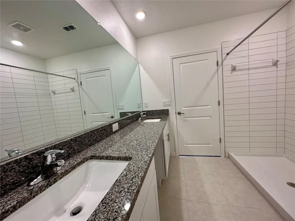 11131 RADIANT SHORE LOOP San Antonio, FL 33576