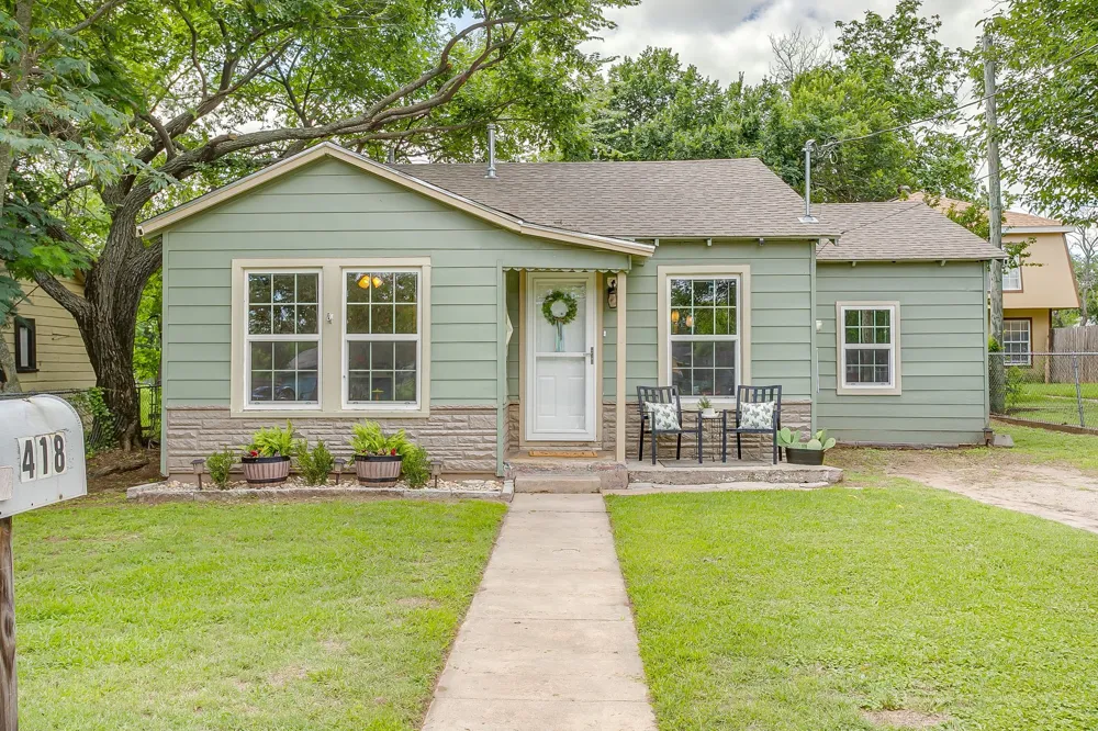 418 E Akard Street Weatherford, TX 76086