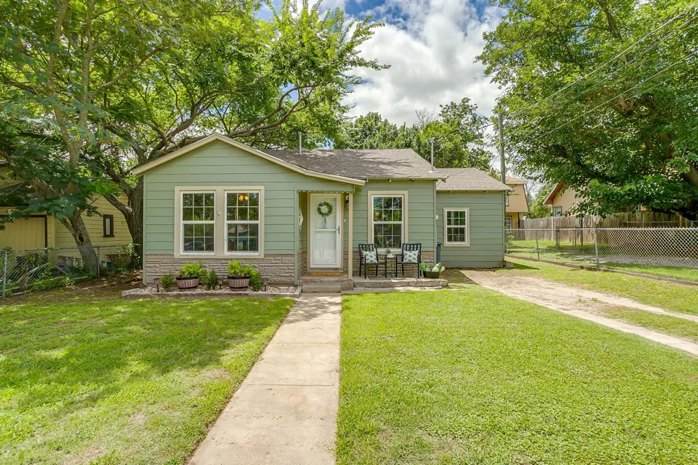 418 E Akard Street Weatherford, TX 76086