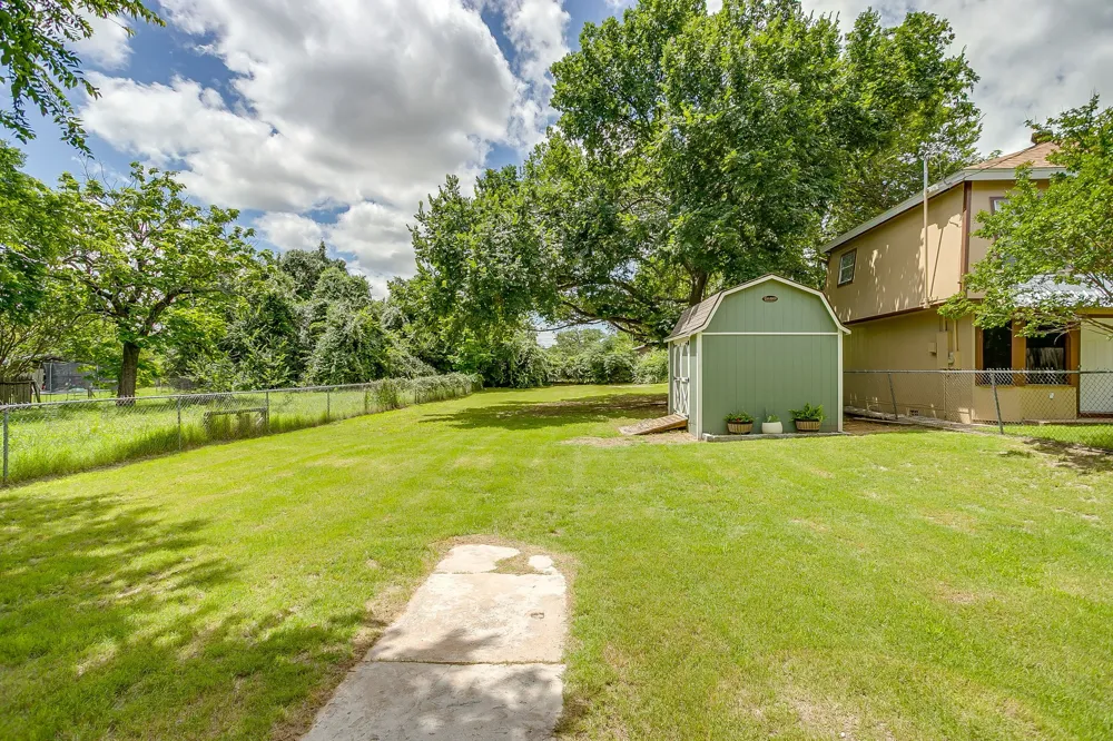418 E Akard Street Weatherford, TX 76086