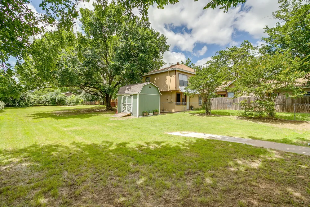 418 E Akard Street Weatherford, TX 76086