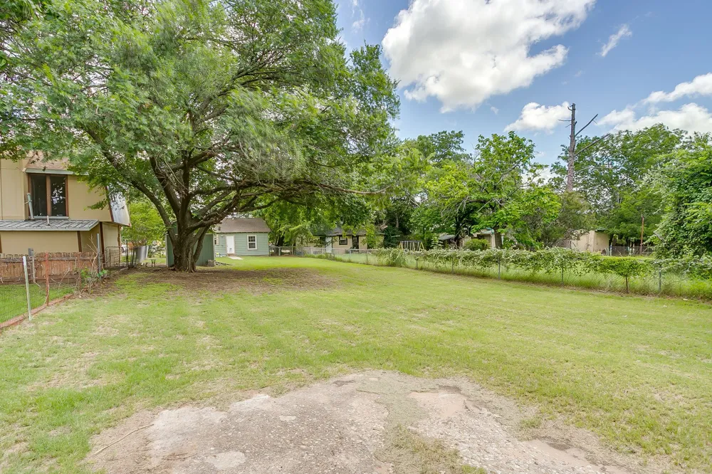 418 E Akard Street Weatherford, TX 76086