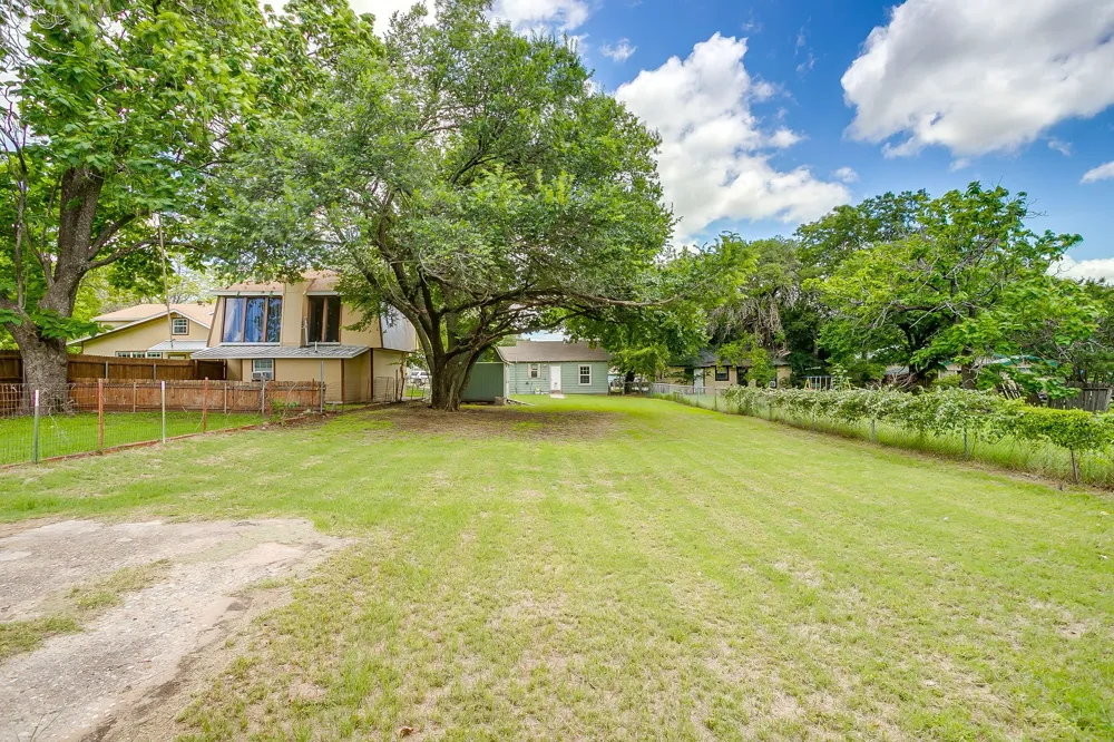 418 E Akard Street Weatherford, TX 76086