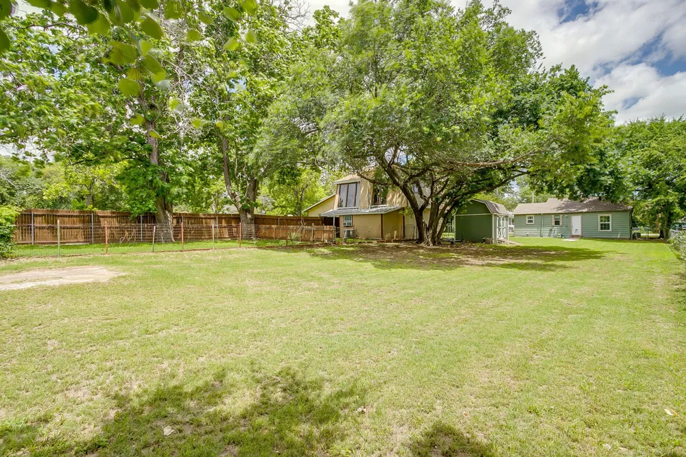 418 E Akard Street Weatherford, TX 76086