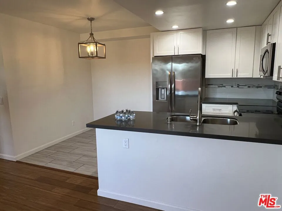 4810 S La Brea Avenue #209 Los Angeles, CA 90008