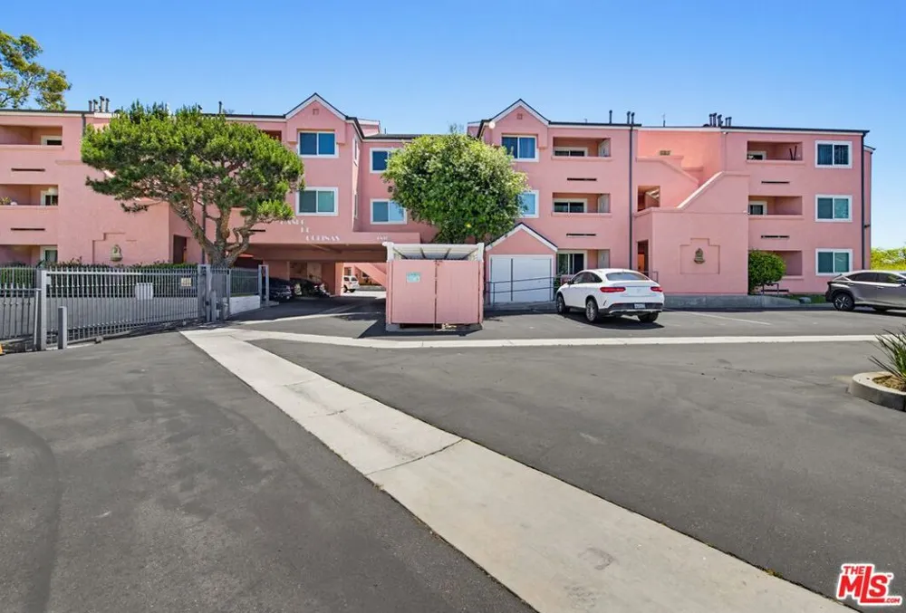 4810 S La Brea Avenue #209 Los Angeles, CA 90008