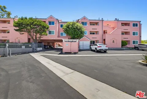 4810 S La Brea Avenue #209