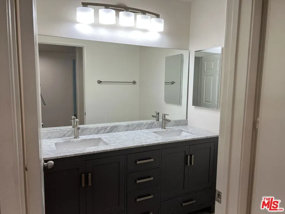 4810 S La Brea Avenue #209 Los Angeles, CA 90008