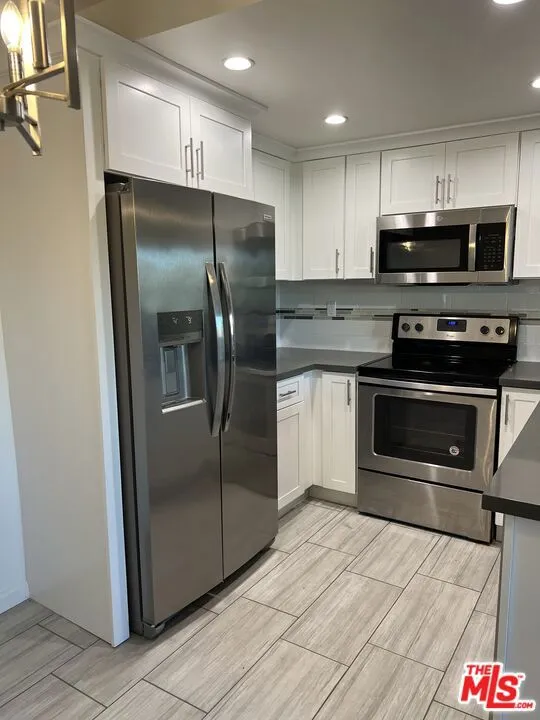 4810 S La Brea Avenue #209 Los Angeles, CA 90008