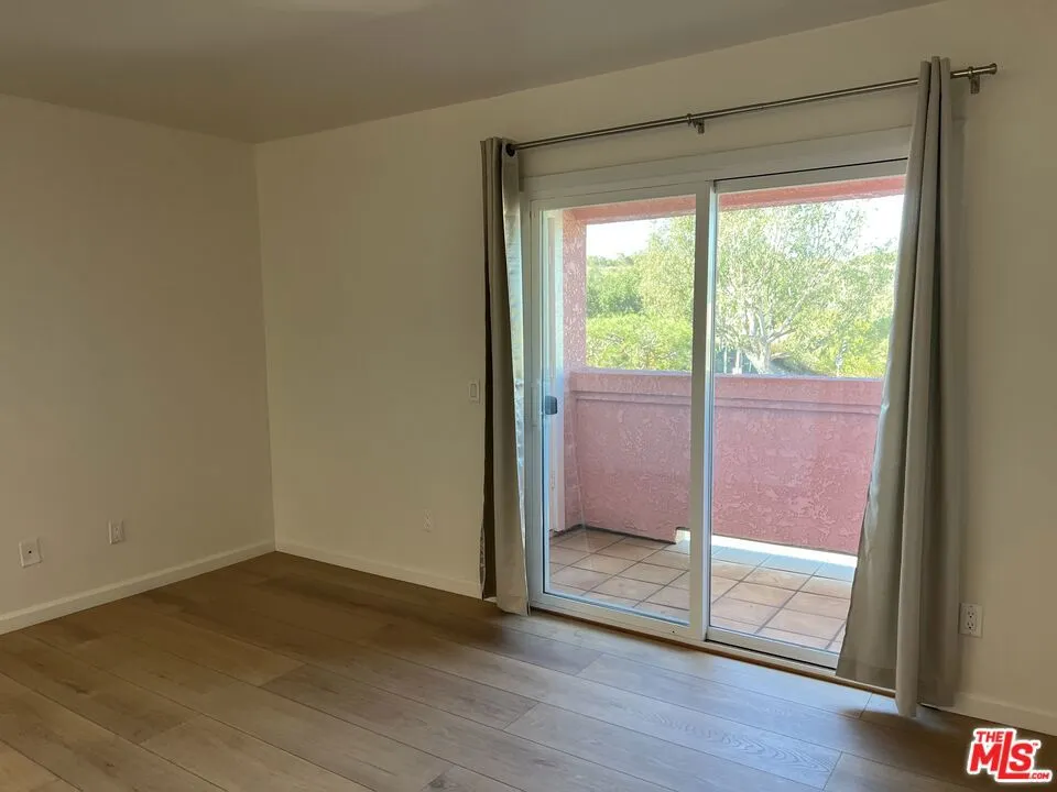 4810 S La Brea Avenue #209 Los Angeles, CA 90008