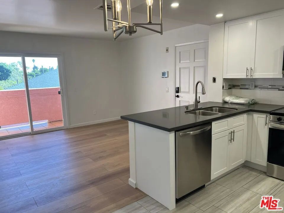 4810 S La Brea Avenue #209 Los Angeles, CA 90008