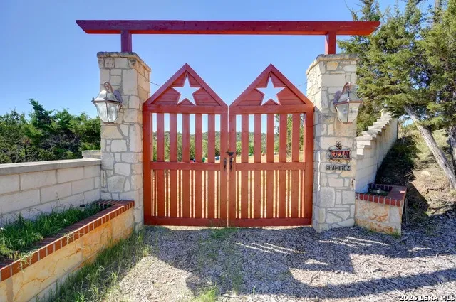 324 E HEADWATERS RANCH RD Kendalia, TX 78027
