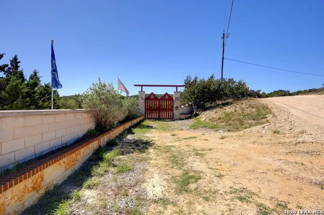 324 E HEADWATERS RANCH RD Kendalia, TX 78027