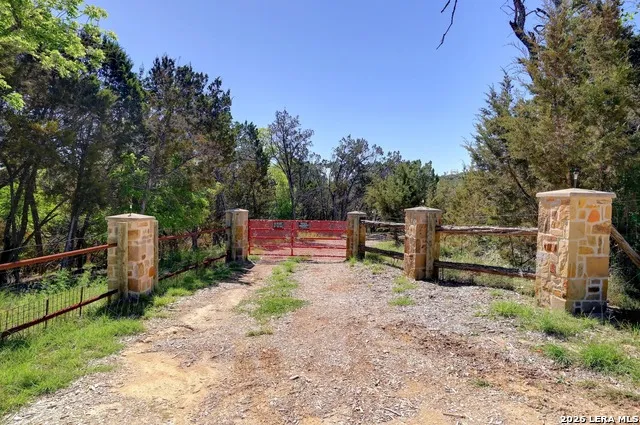 324 E HEADWATERS RANCH RD Kendalia, TX 78027