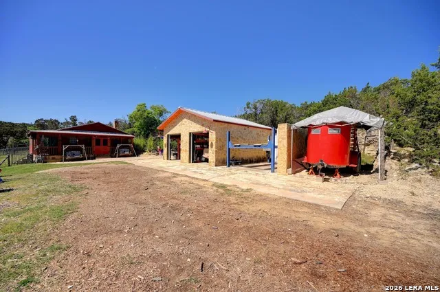 324 E HEADWATERS RANCH RD Kendalia, TX 78027