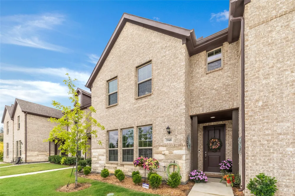 5948 Bursey Road Watauga, TX 76148