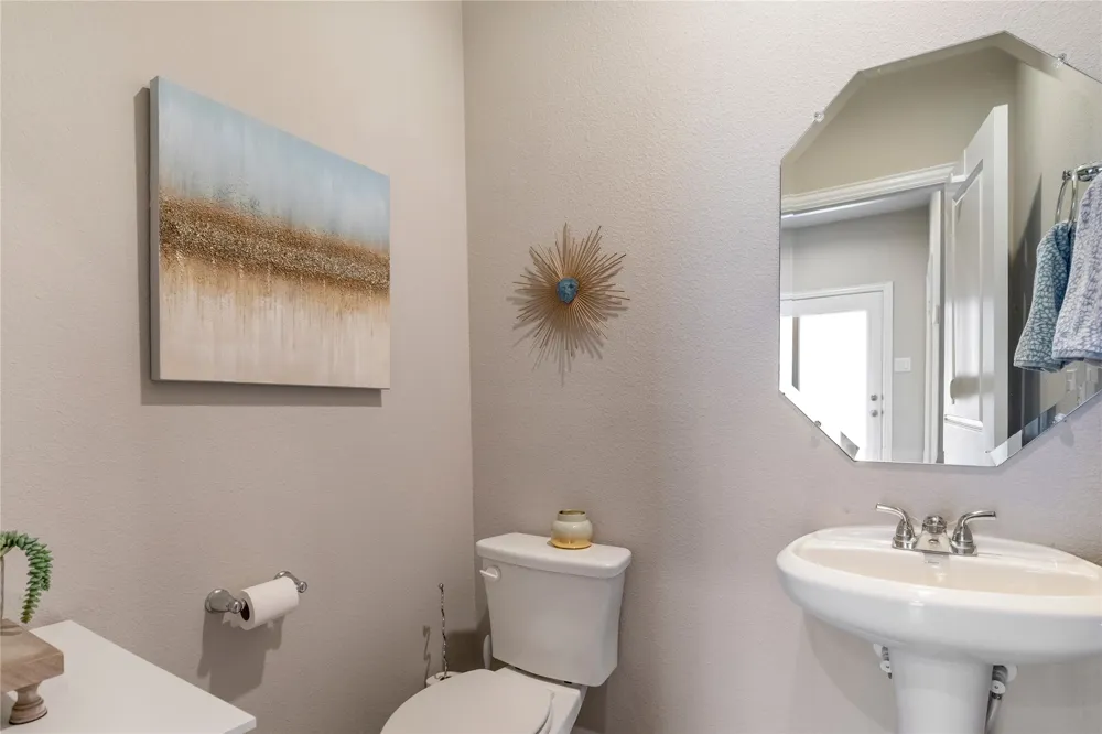 5948 Bursey Road Watauga, TX 76148